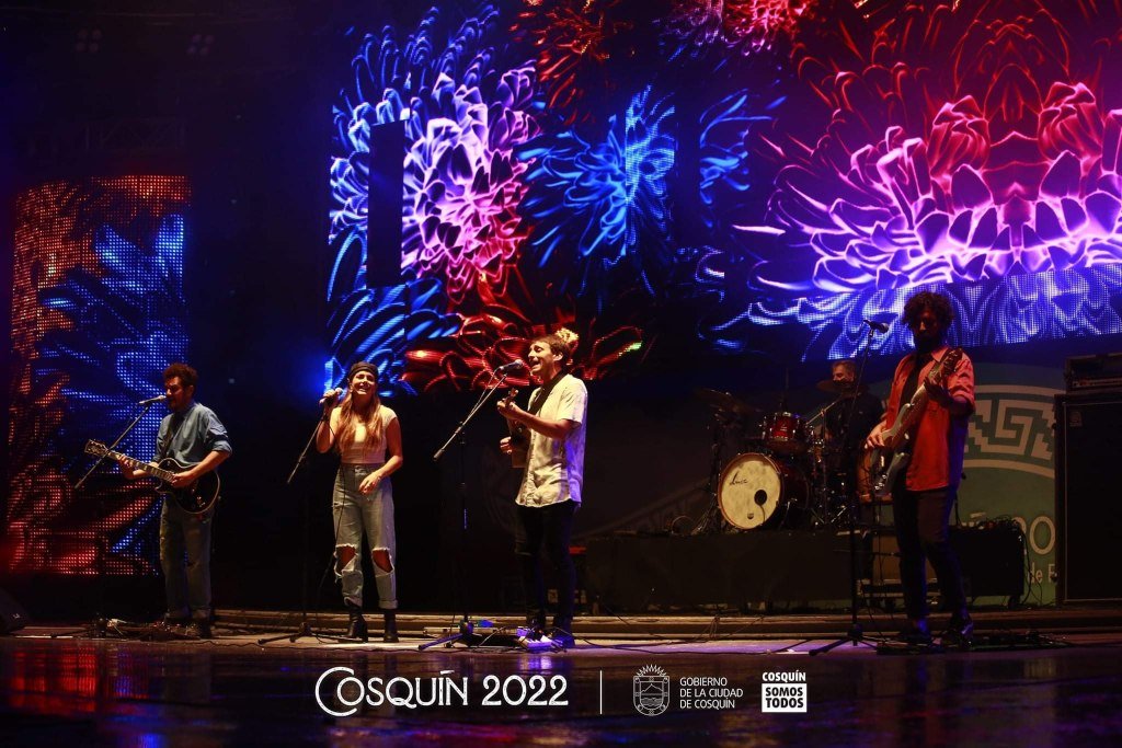 Cosquín enciende las gargantas para que el país vuelva a cantar