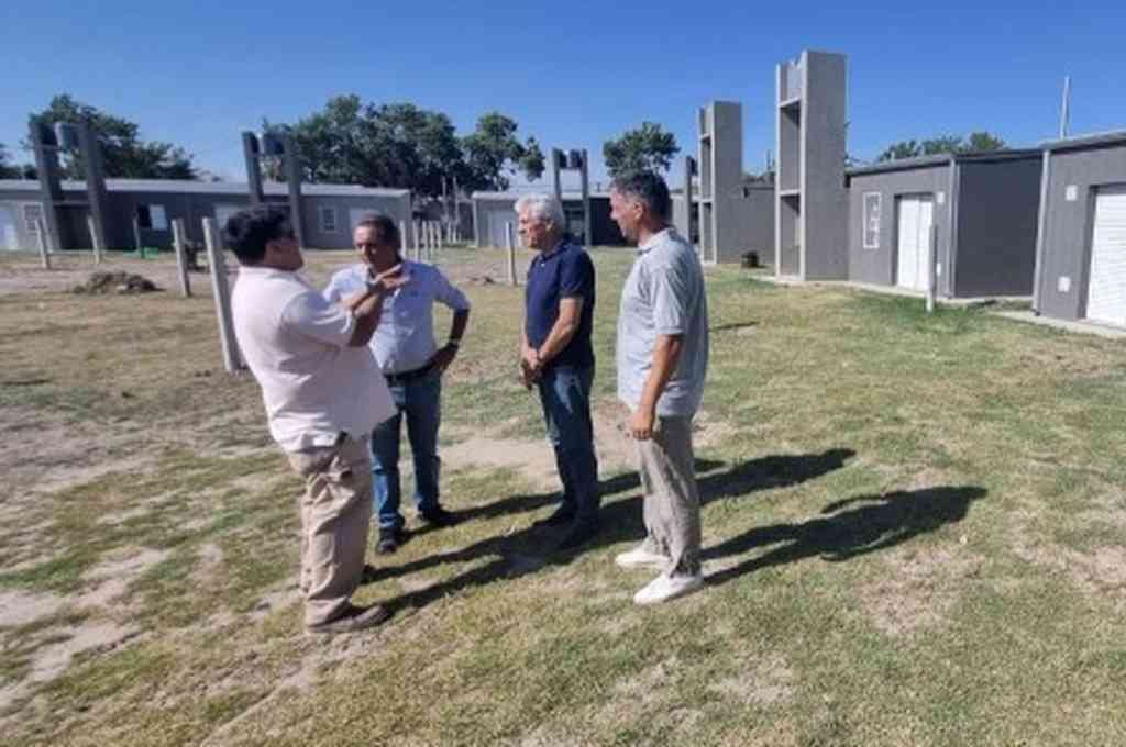 Baucero recorrió los planes de vivienda de San Javier