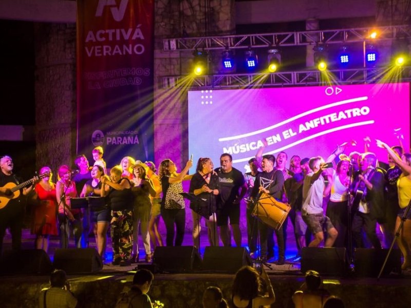 Pasó la primera noche de música en el Anfiteatro en Paraná