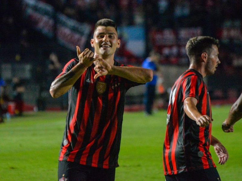«Vamos todos por la misma línea, pero nos faltan partidos», reclamó Russo