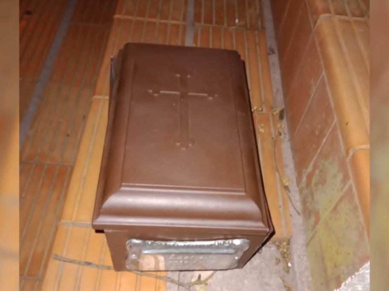 Encontraron un ataúd de niño al lado de una virgen