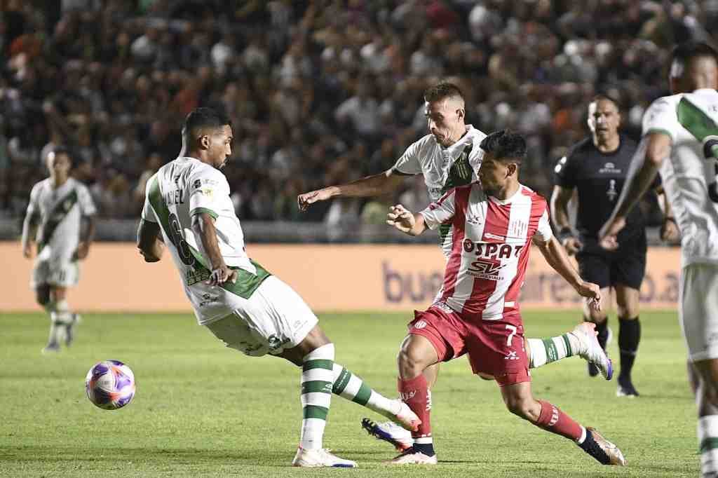 Unión empató con Banfield en el debut