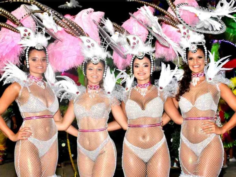 El público volvió a decir presente y colmó el corsódromo de los Carnavales de Sastre