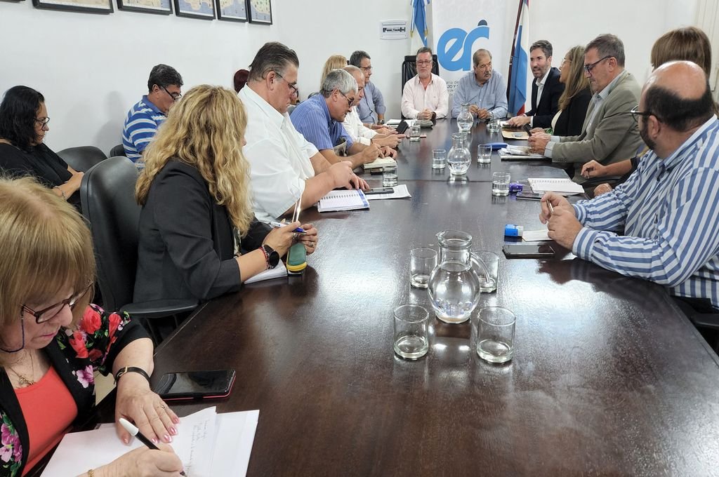 Los gremios docentes evalúan la propuesta del gobierno provincial