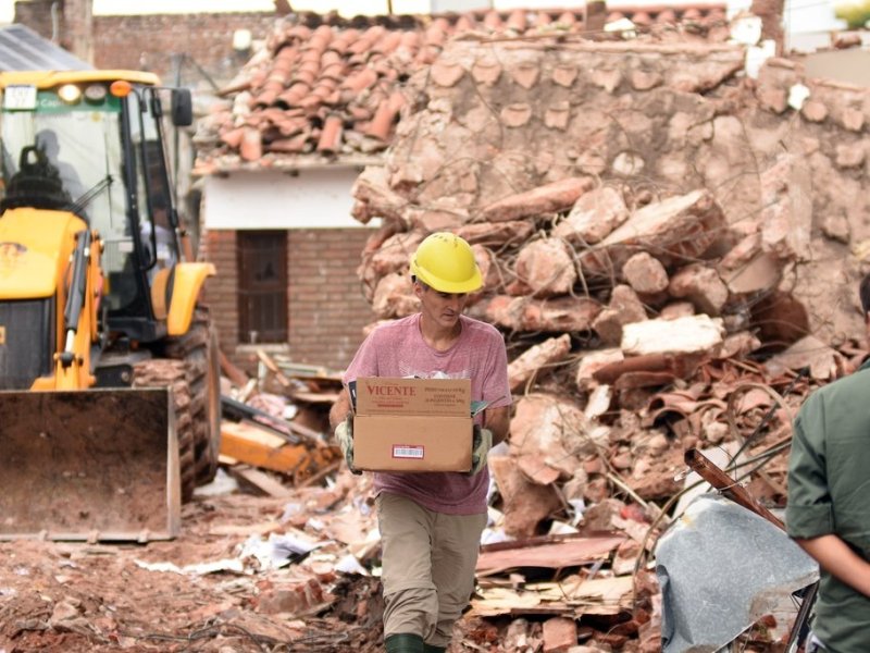 Explosión en Santa Fe: hay vecinos evacuados y otros que esperan ingresar a sus casas