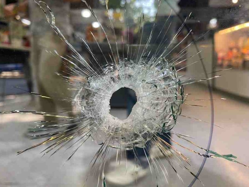 El día después de la balacera: súper abierto, policías en la puerta y varias hipótesis