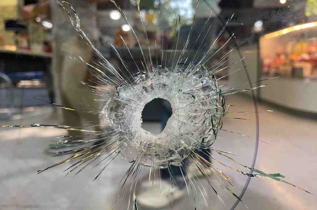 El día después de la balacera: súper abierto, policías en la puerta y varias hipótesis