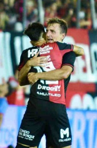 Colón empató en su visita al bosque platense