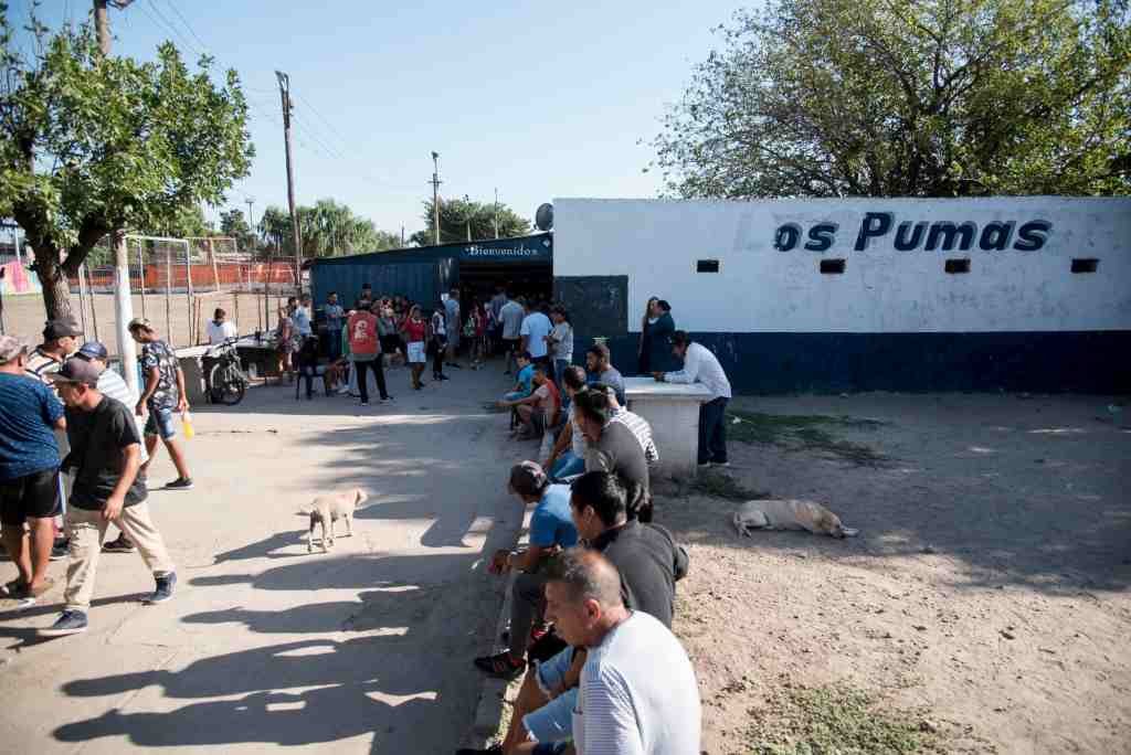 Rosario: luego del velorio del niño, vecinos incendiaron moto y quieren echar a presunto narco
