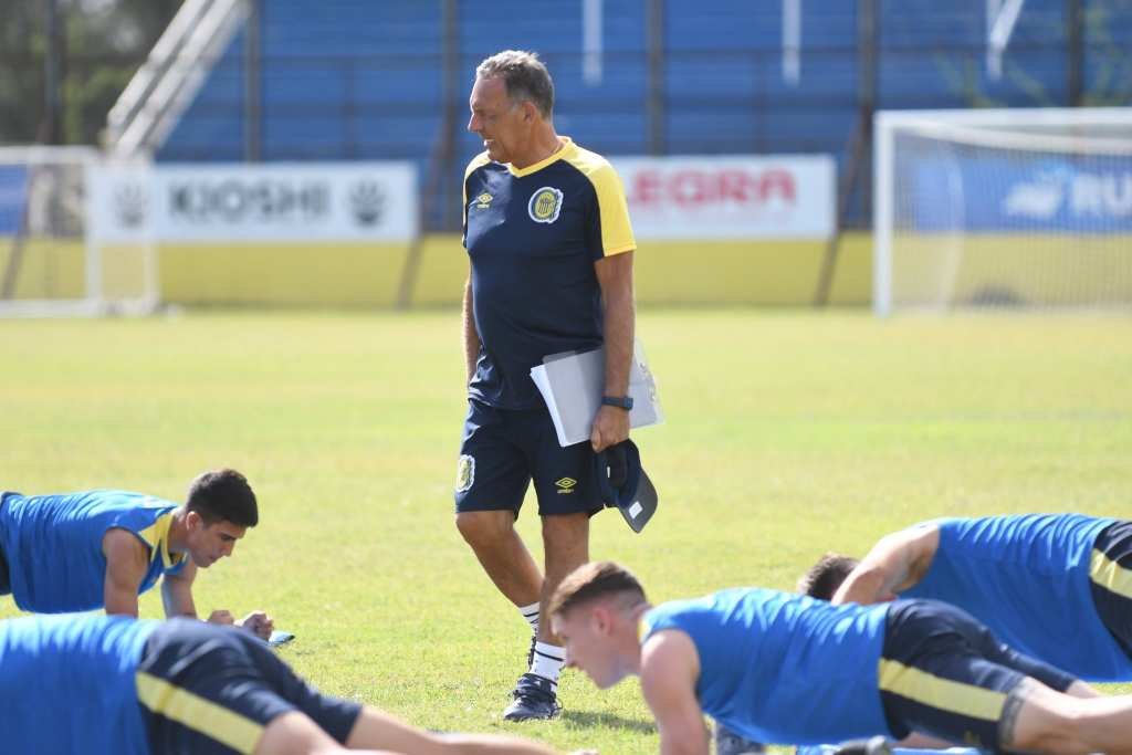 Central visita al golpeado Huracán en busca de su primera victoria como visitante