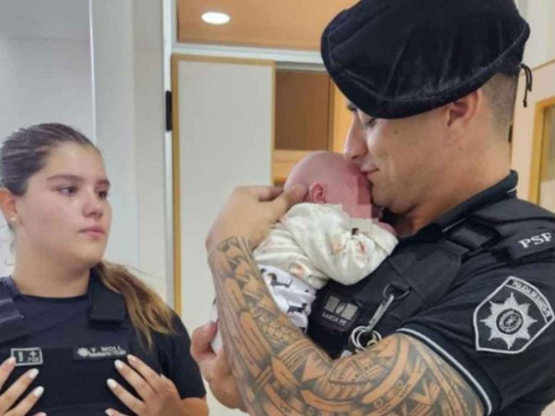 Dos policías auxiliaron a una bebé que corría riesgo de muerte
