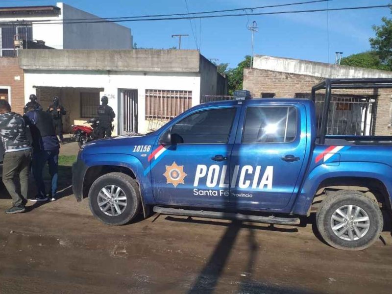 Venado Tuerto: allanamientos por extorsiones, armas y venta de drogas