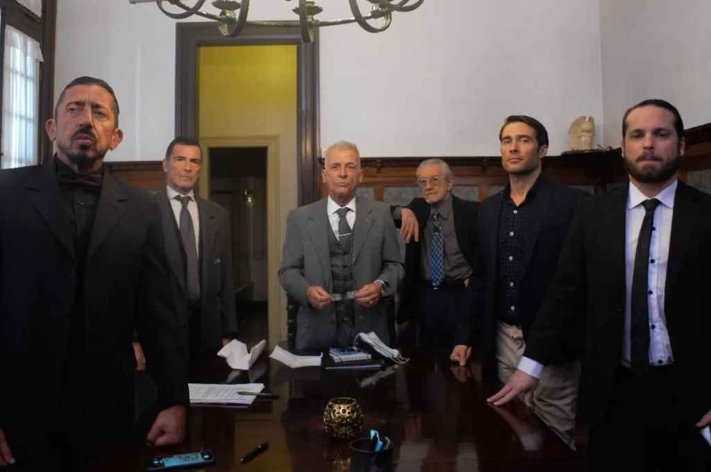 Mafias y corrupción política en la película con más artistas de todo el cine nacional