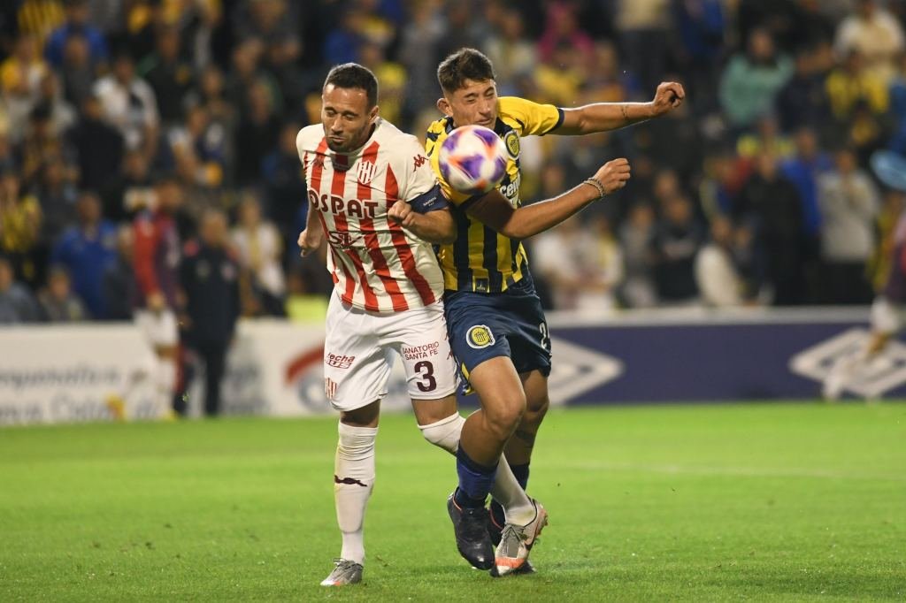 Alejo Veliz, goleador de Central, tuvo un accidente con su auto en Circunvalación en Rosario