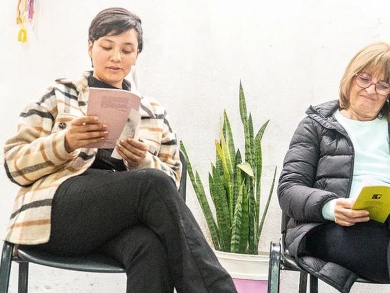 Encuentro de Aromas Literarios en la Biblioteca Popular Caminantes