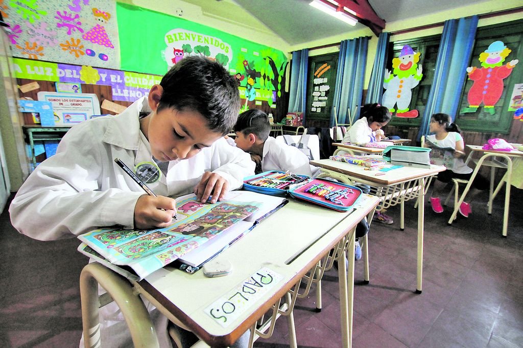 Aumentan a 25 las horas semanales en más de 1.300 escuelas primarias de Santa Fe