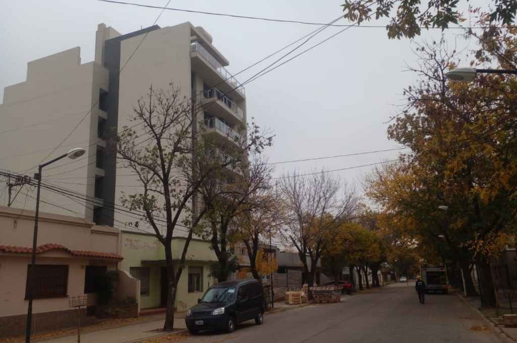 Venado Tuerto: cayó un tanque de agua a la calle desde un 8° piso
