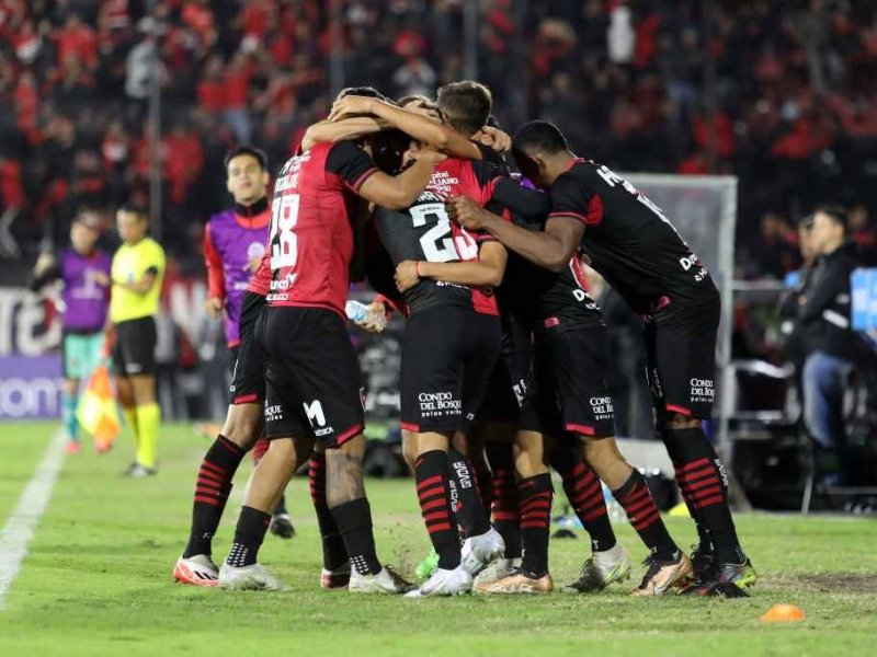 Newell’s encontró en la Copa Sudamericana un oasis donde refugiarse