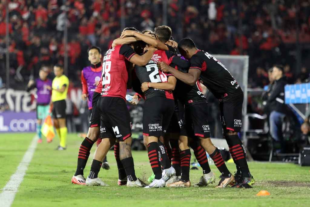 Newell’s encontró en la Copa Sudamericana un oasis donde refugiarse