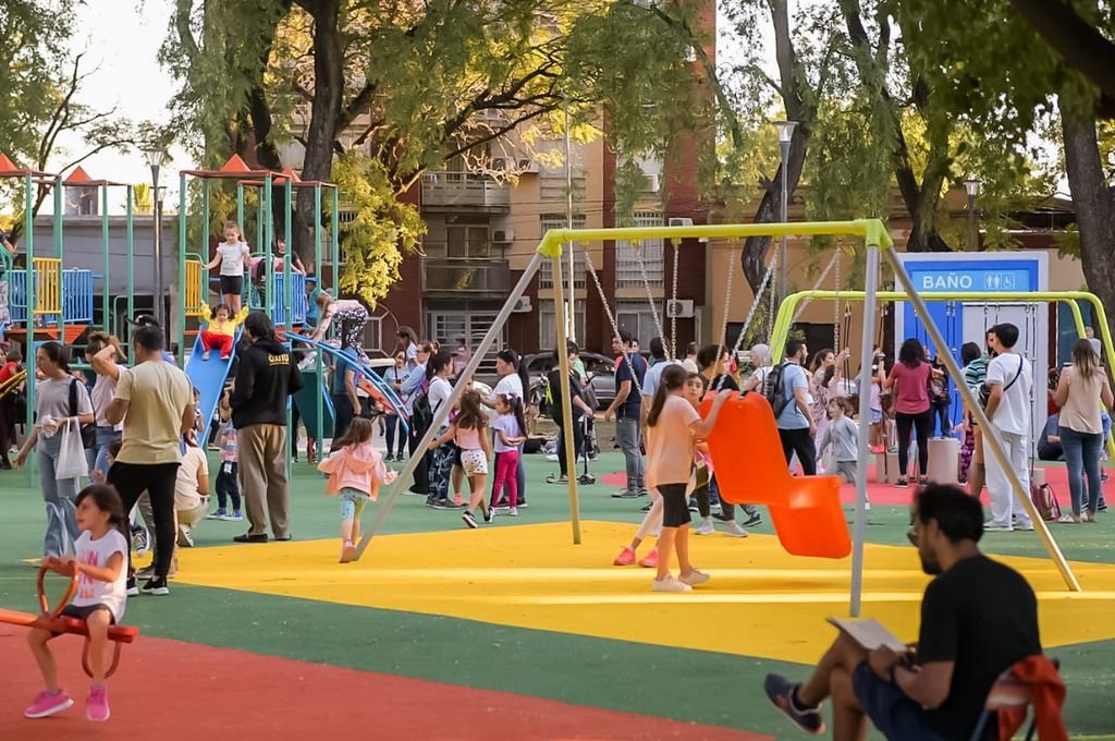 Inauguran la puesta en valor de la Plaza Sáenz Peña