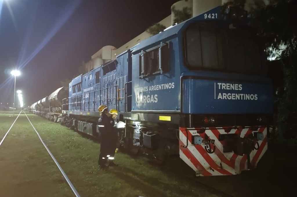 Un joven perdió una pierna al colgarse de un tren