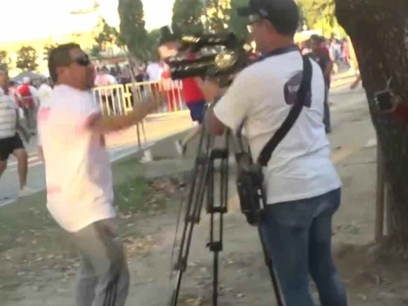 Un hincha de Unión agredió al equipo periodístico de Santa Fe Canal
