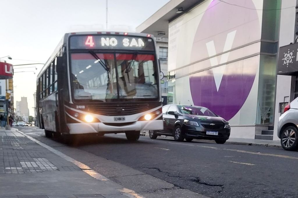 Trabajo dictó la conciliación y se levantó el paro de colectivos