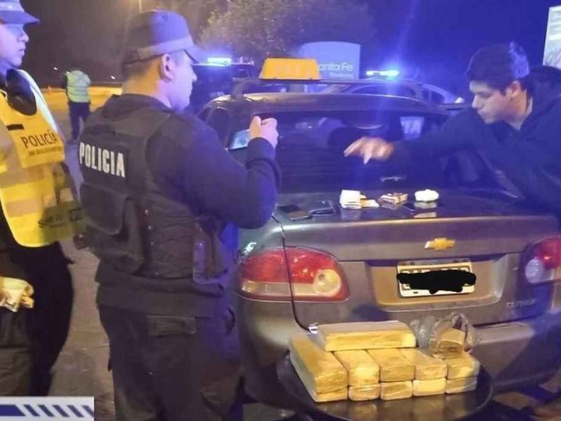 Ruta 33: detuvieron a un remisero con 10 kilos de marihuana