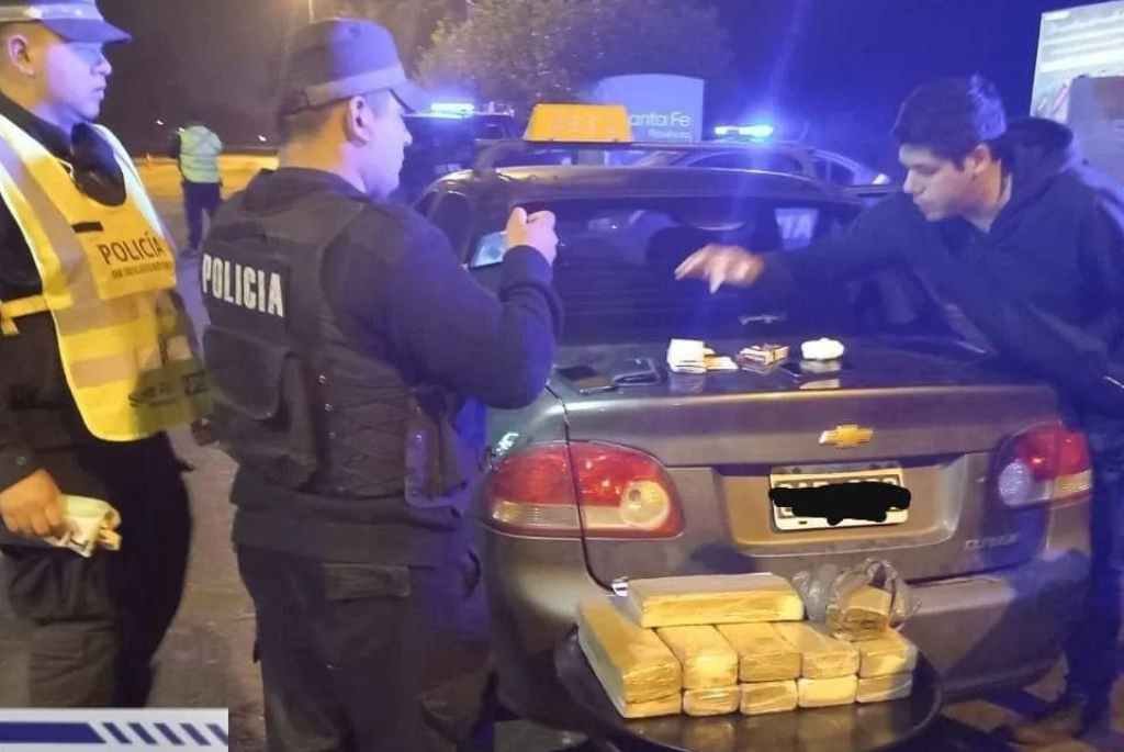 Ruta 33: detuvieron a un remisero con 10 kilos de marihuana