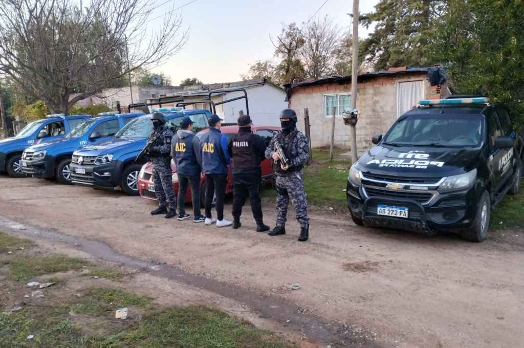Múltiples allanamientos por robos y amenazas
