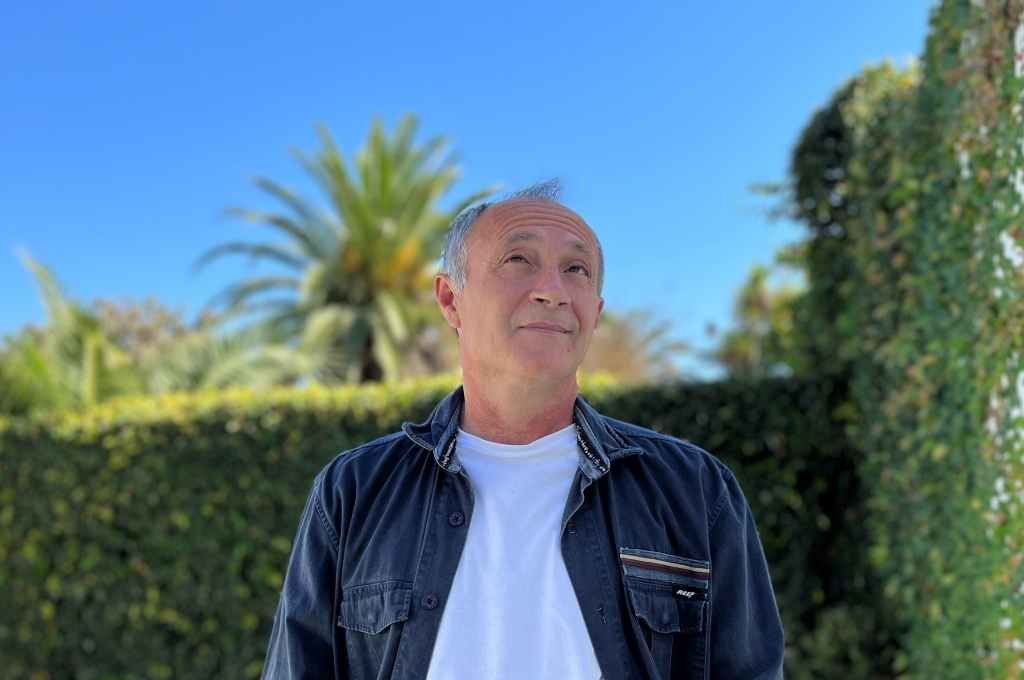 Juan José Becerra: «En mi tiempo libre escribo libros de deseo»