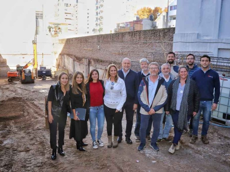 El gobernador Perotti recorrió las obras del memorial de Salta 2141