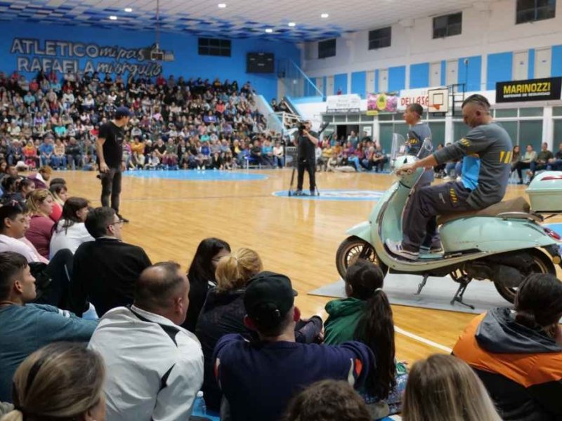 Rafaela: más de 1.000 motociclistas fueron capacitados y recibieron un casco
