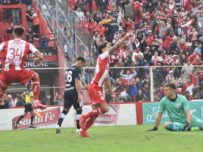 Unión venció a Gimnasia 2-0 como local