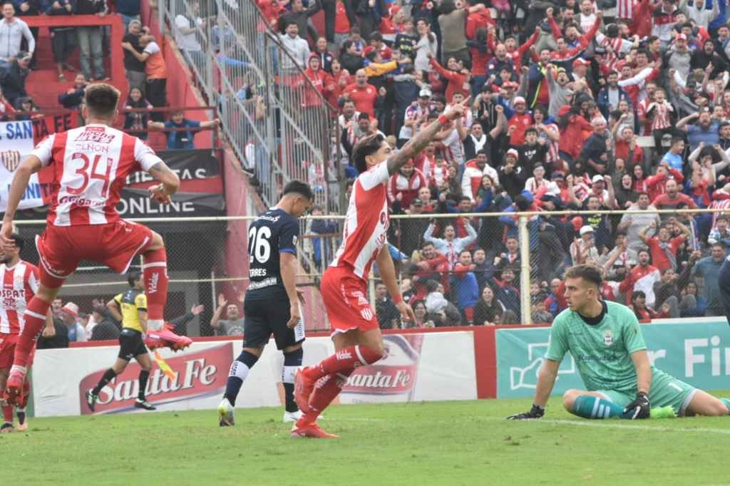 Unión venció a Gimnasia 2-0 como local