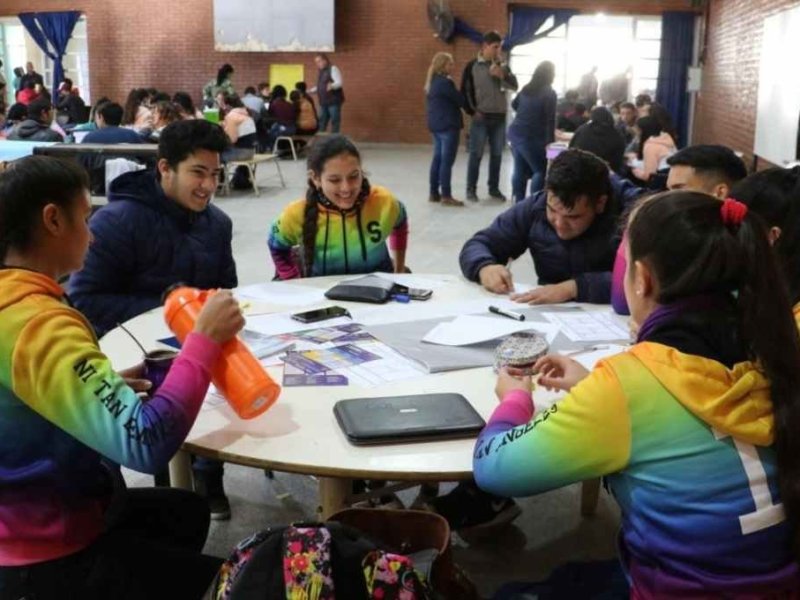 Fomentan el espíritu emprendedor en escuelas del norte santafesino