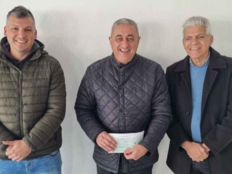 El senador Baucero entregó un aporte para el Hospital Rawson