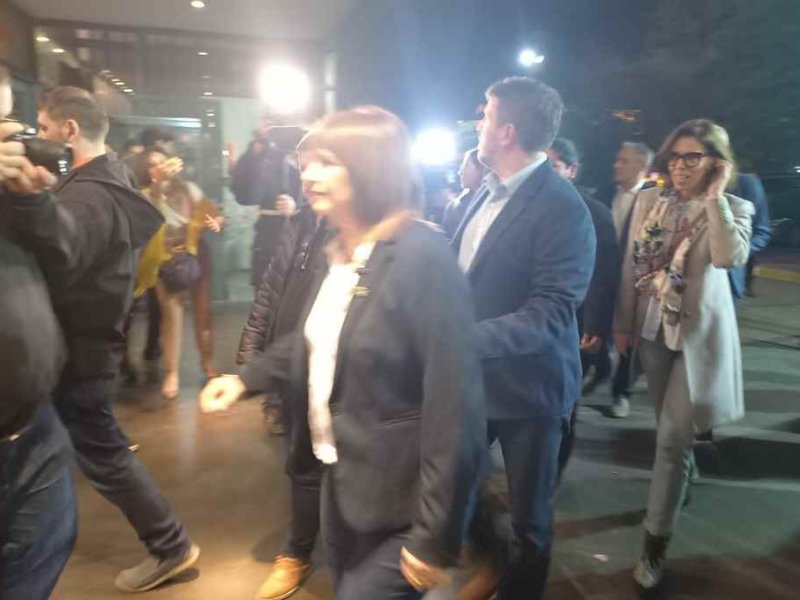 La precandidata a la presidencia Patricia Bullrich se reunió con equipos técnicos de seguridad