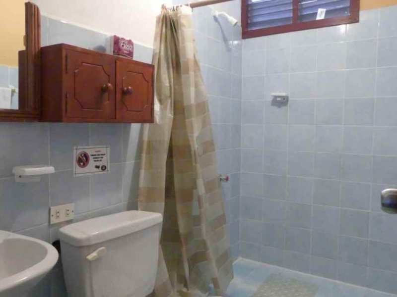 Se alojaron en un hotel y robaron la pileta del baño y la grifería