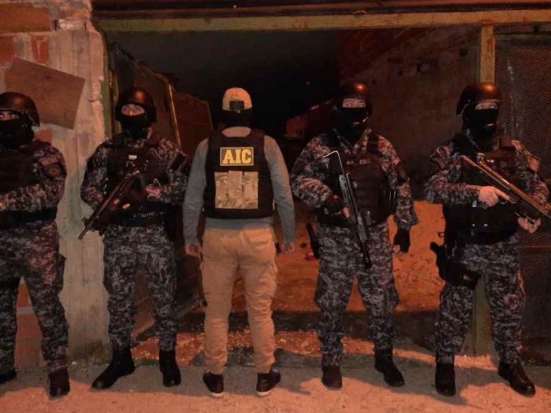 Rosario: allanaron viviendas por amenazas y extorsiones vinculadas a Los Monos