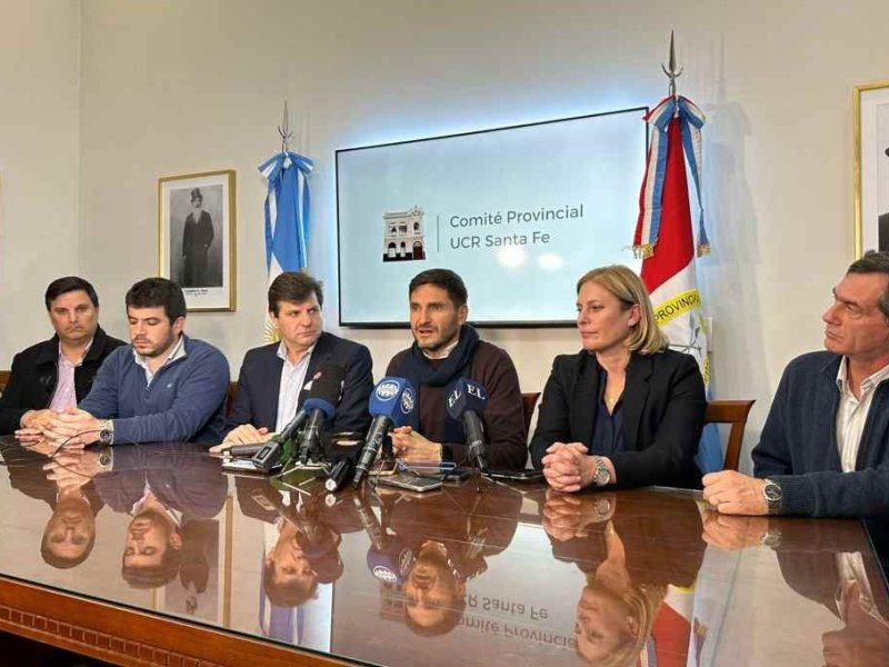Pullaro se reunió con intendentes y jefes comunales para una agenda de trabajo