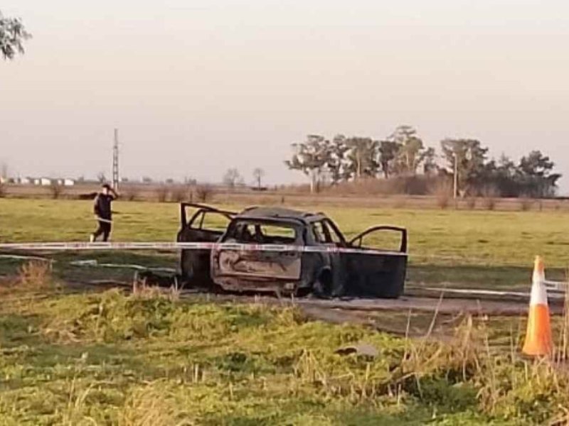 Encontraron dos cuerpos calcinados dentro de un auto