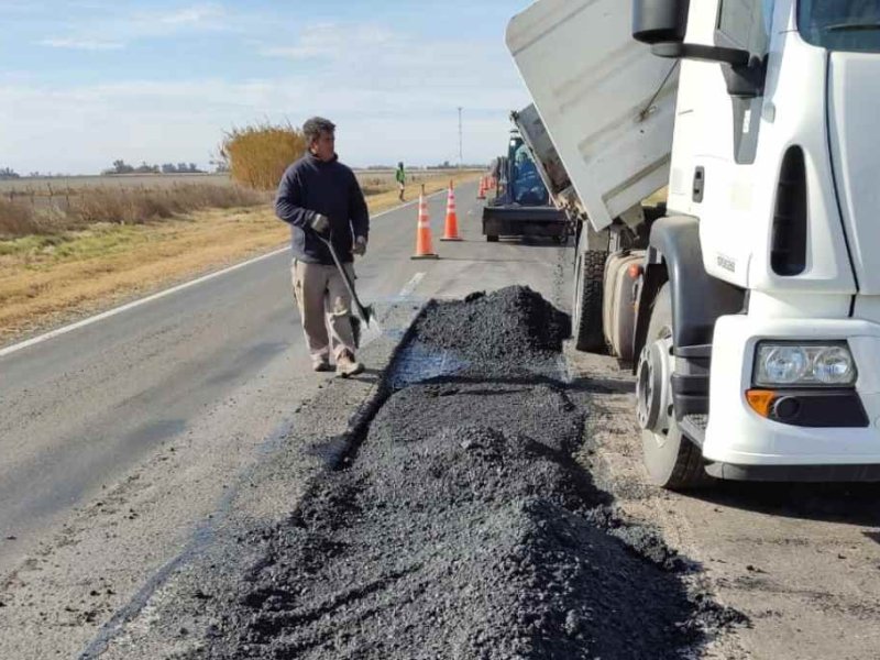 Vialidad Nacional realiza tareas de mantenimiento en la ruta 33
