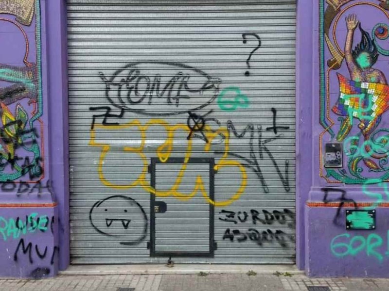 Pintadas contra la comunidad lésbica en Rosario