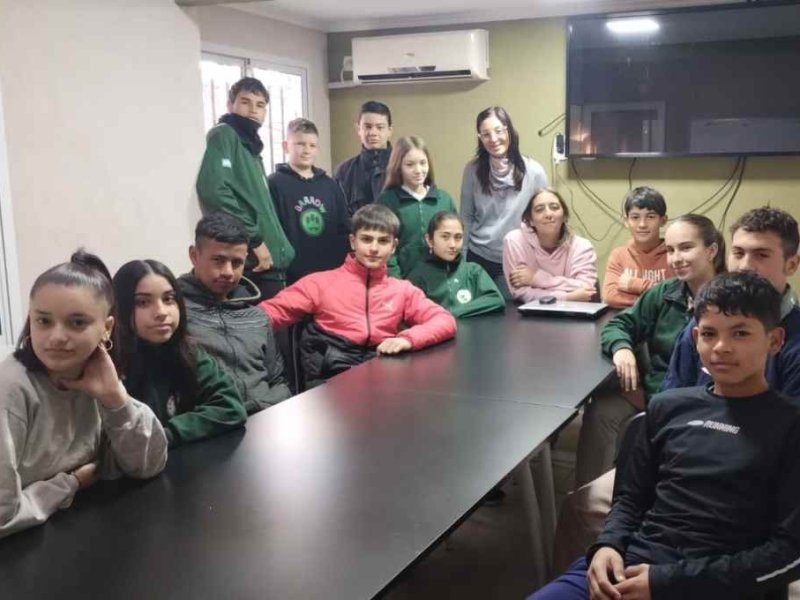 Estudiantes desarrollaron repelentes de mosquitos y ganaron 1 millón de pesos