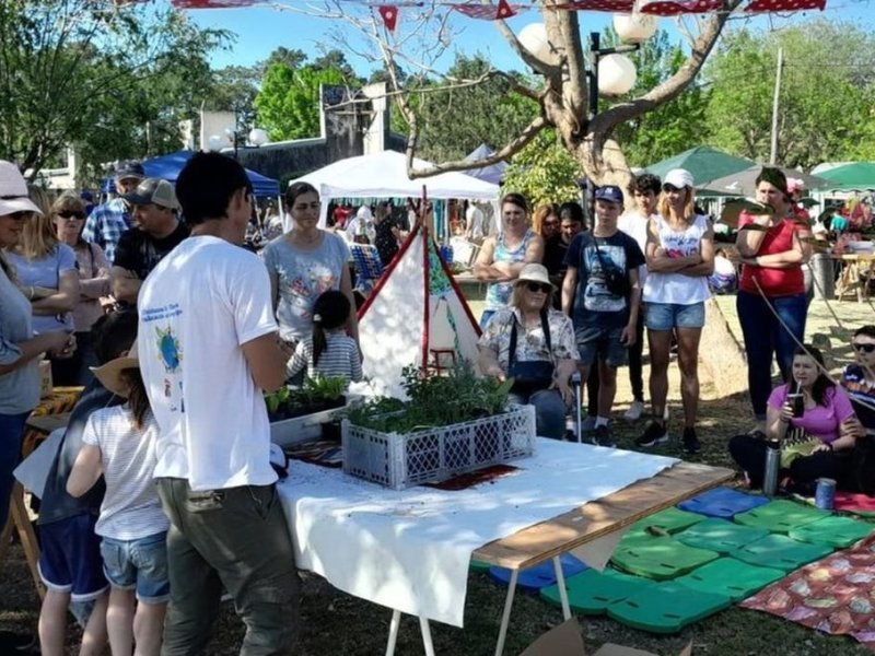 Humboldt celebra la Primavera en plaza Independencia