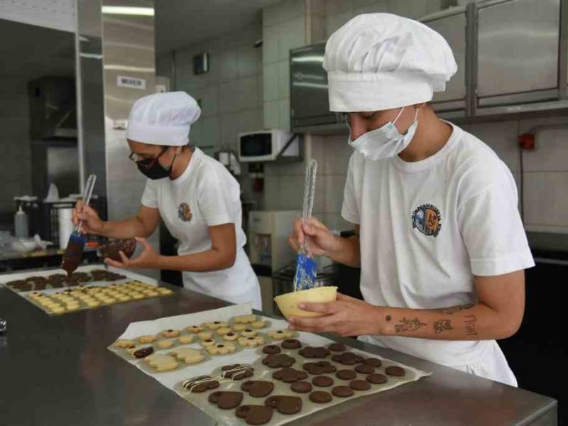 Gastronomía, turismo y construcción, los sectores claves de los nuevos puestos de trabajo en Santa Fe y Rosario