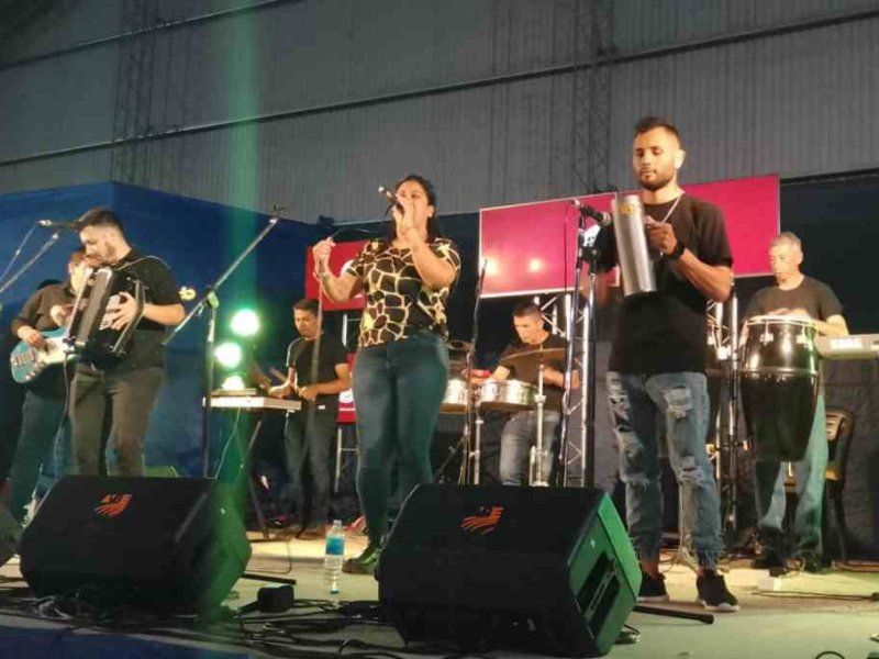 El Prefestival del Frutillero clasificó artistas y eligió a la nueva embajadora