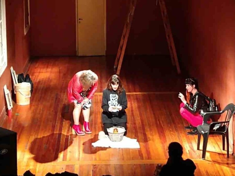 Bunica: un viaje a los árboles interiores de la historia familiar
