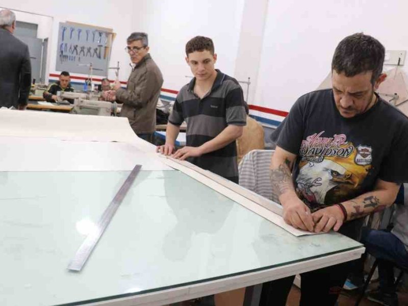 Cárcel de Coronda: la Provincia de Santa Fe reabrió el taller de sastrería